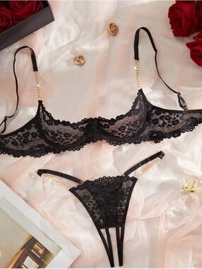 Black Lace Underwire Bra & Strappy Thong Set